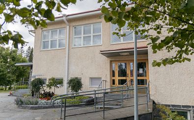 Lapuan seurakuntatalon sisäänkäynti