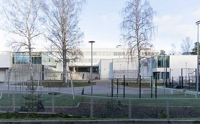 Gymnasiet Lärkan takajulkisivu