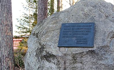 Muistomerkki sotaan lähteneille