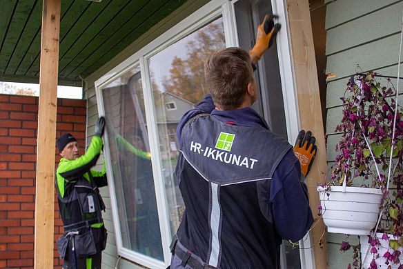 Ikkunaremontin hinta on edullisempi sesongin ulkopuolella.